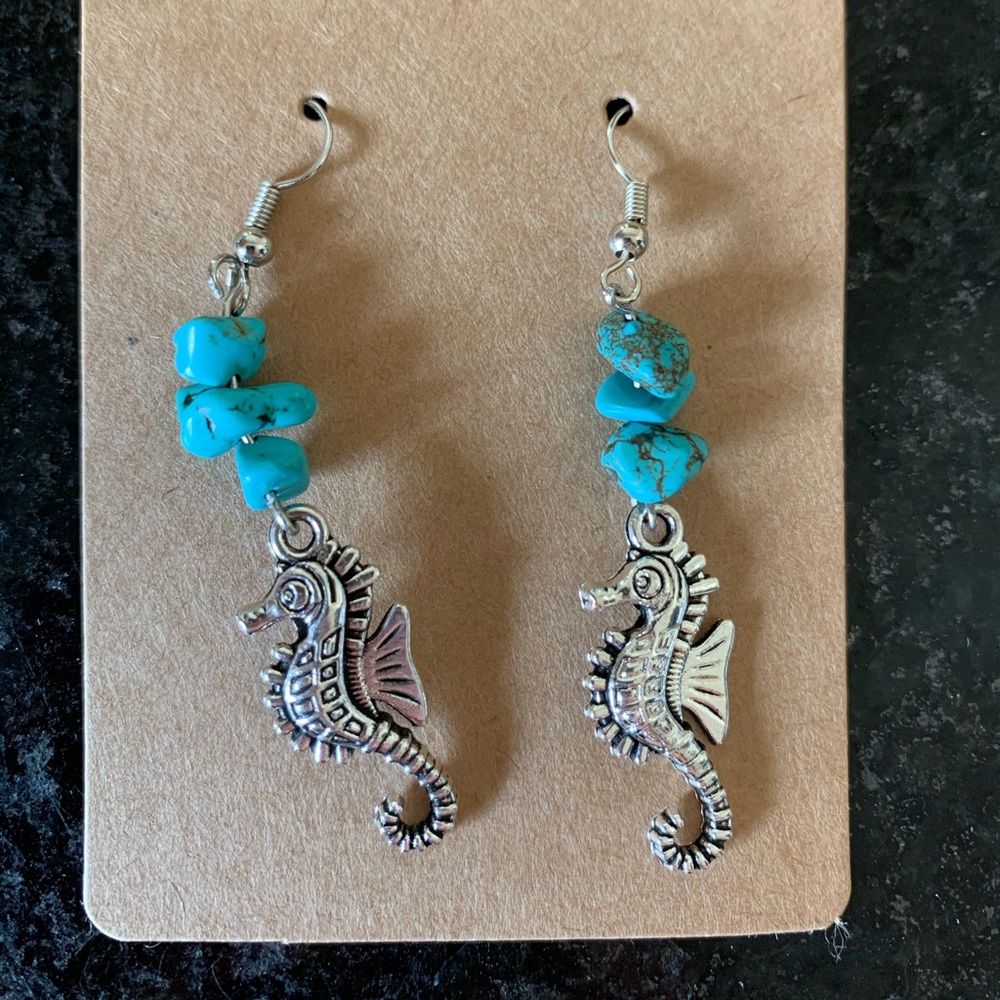 seahorse dangling earrings
